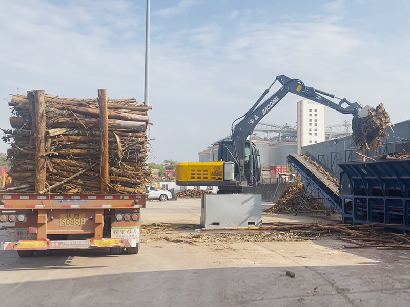 寶鼎95固定式電動抓木機，木片廠好搭檔